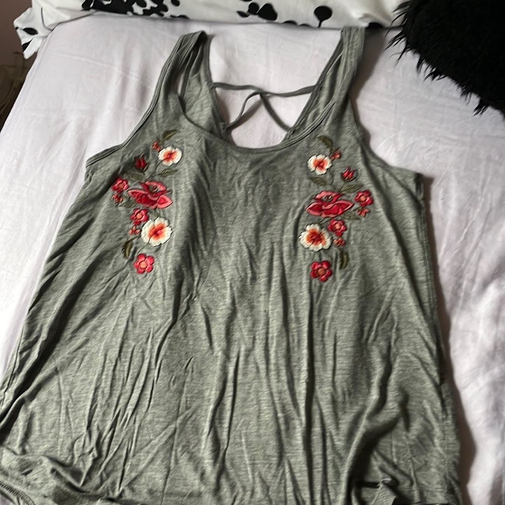 Gray tank top with floral print